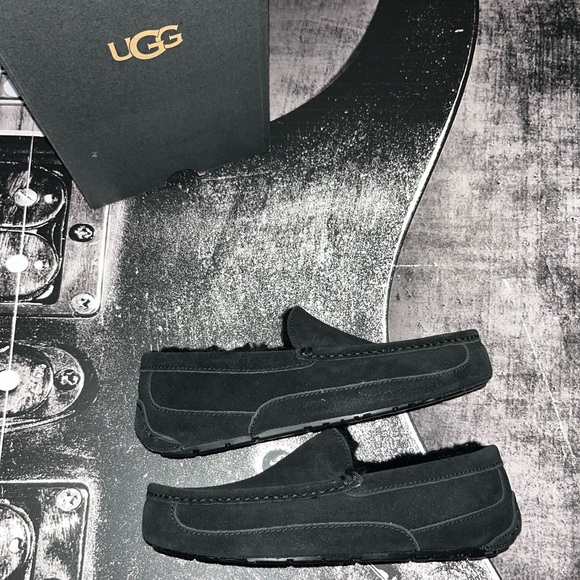 NIB UGG Ascot Slippers - Picture 6 of 8